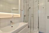 1. Badezimmer mit Dusche