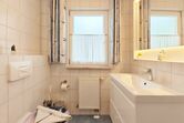 1. Badezimmer mit Dusche